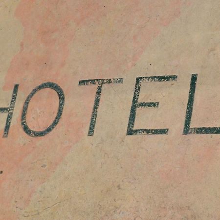 Hotel Du Commerce بو سانت إيستبري المظهر الخارجي الصورة