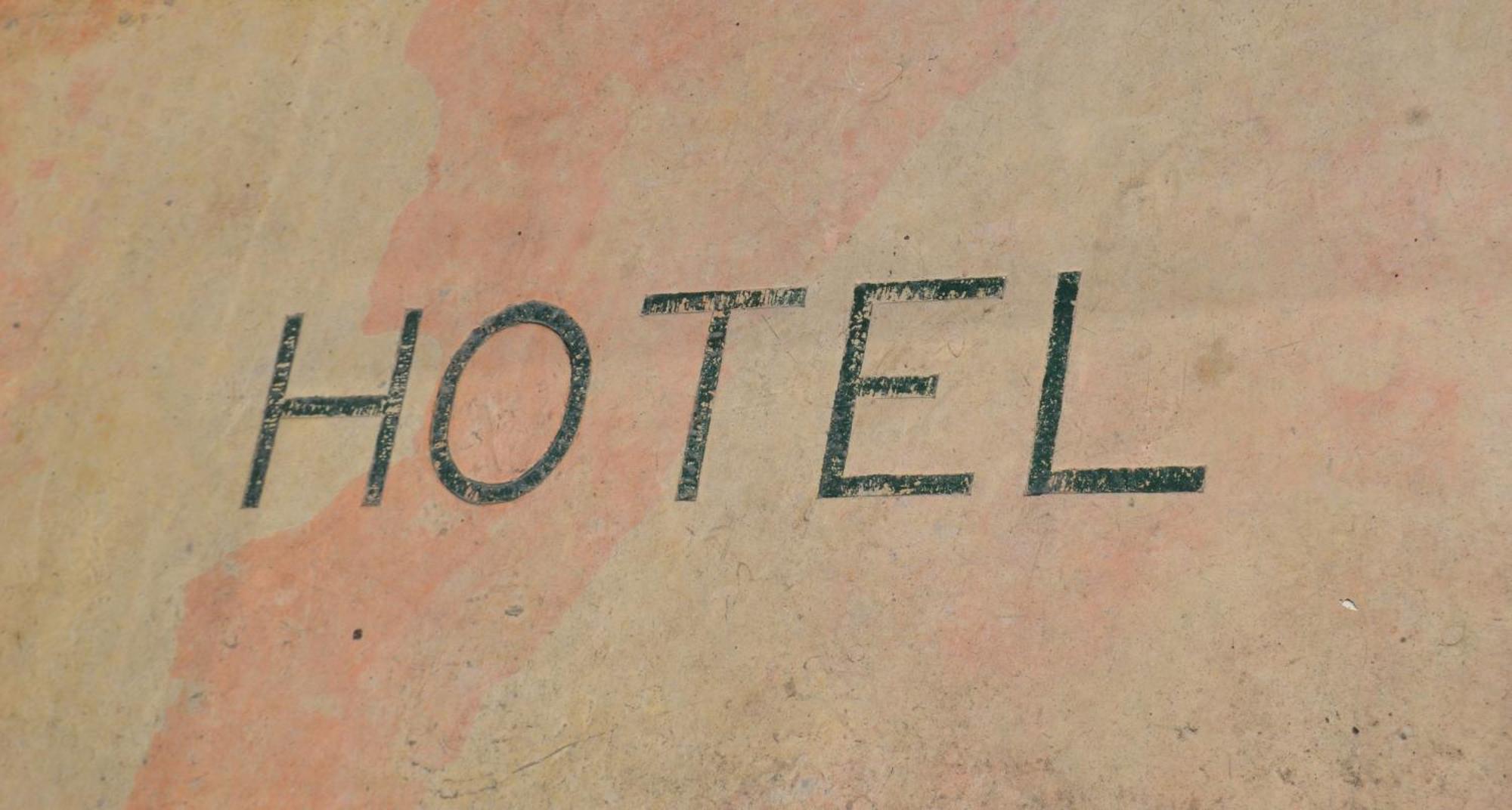 Hotel Du Commerce بو سانت إيستبري المظهر الخارجي الصورة